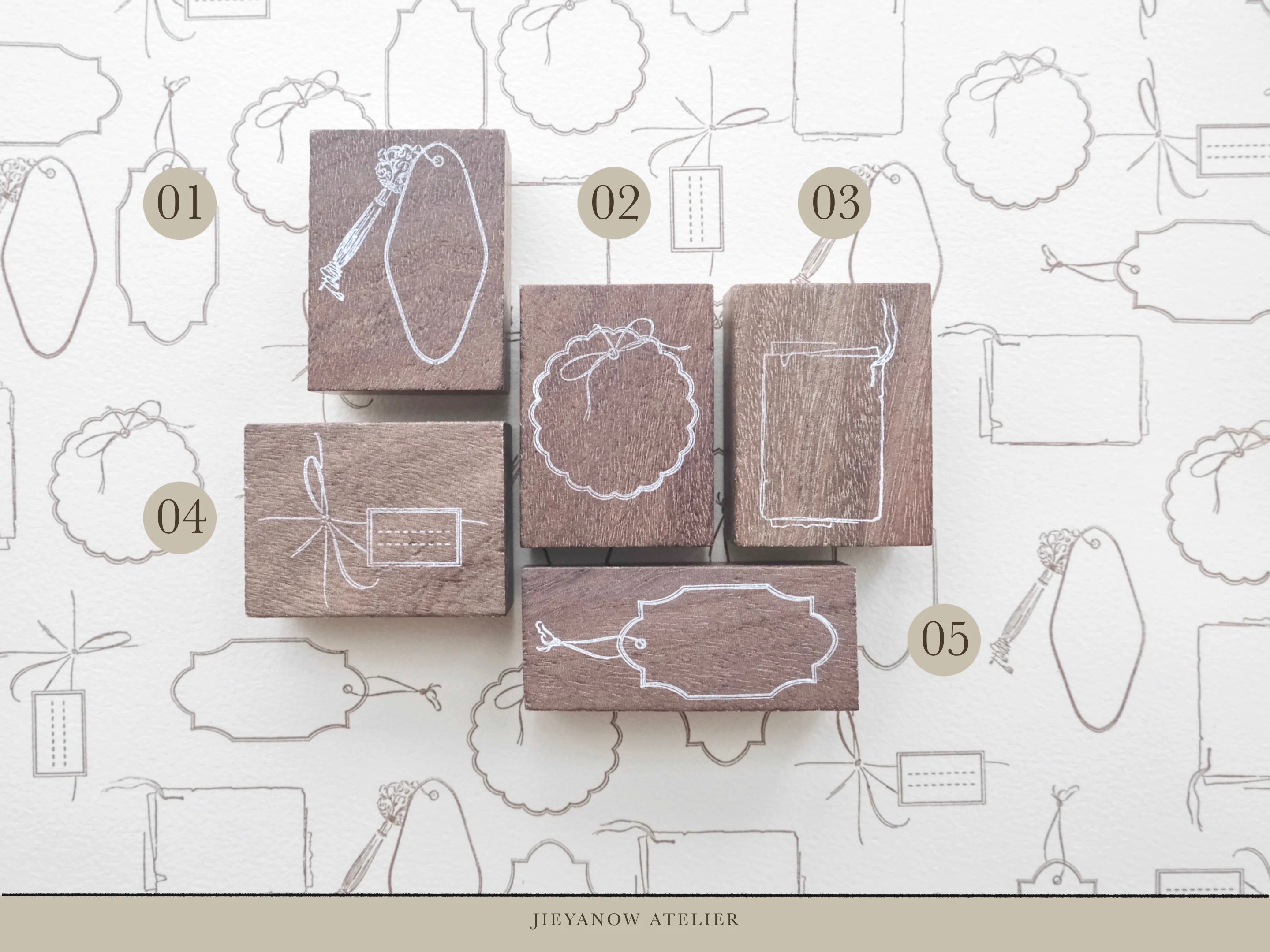 Houten stempel van het merk Jieyanow Atelier - not your usual TAGS