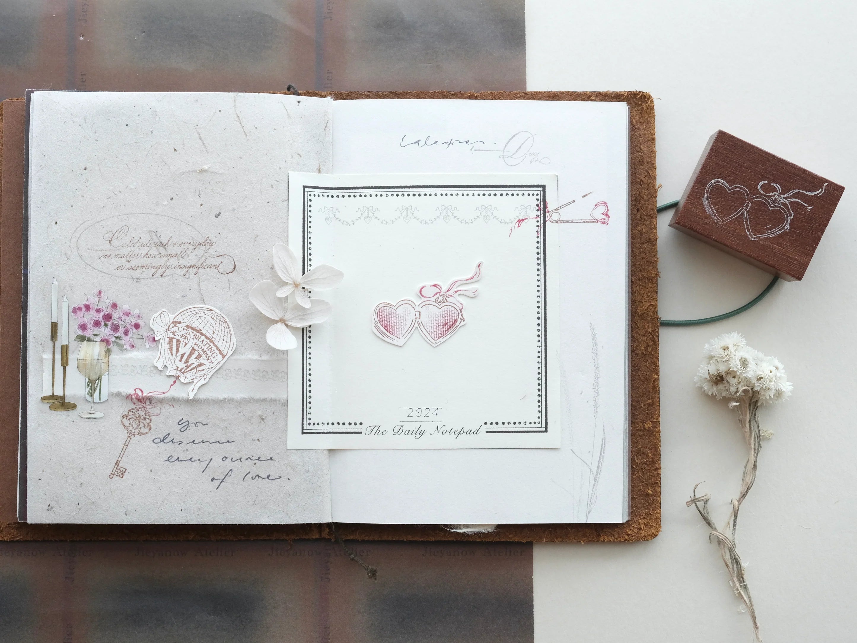 Houten stempel van het merk Jieyanow Atelier - heart locket