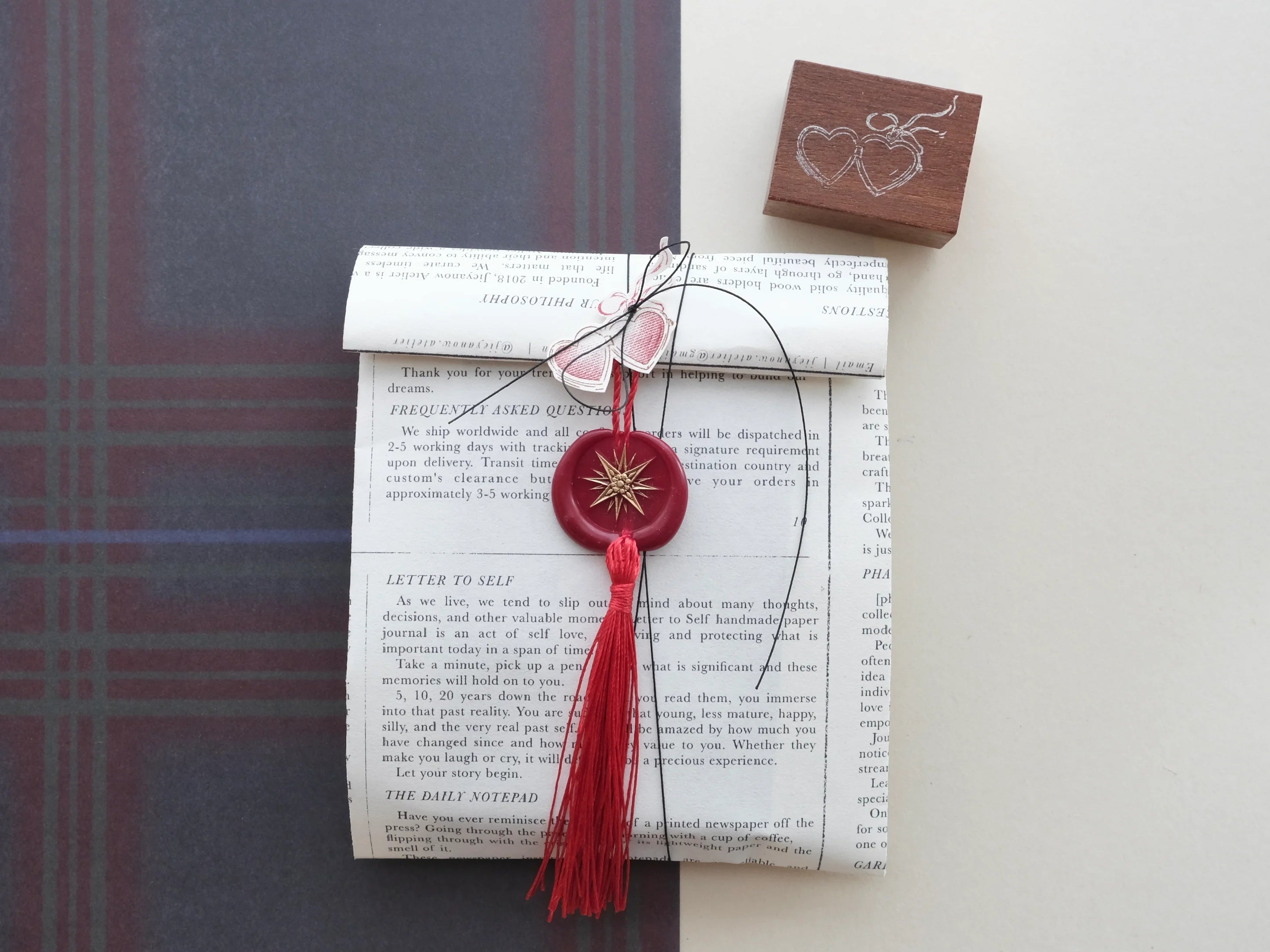 Houten stempel van het merk Jieyanow Atelier - heart locket